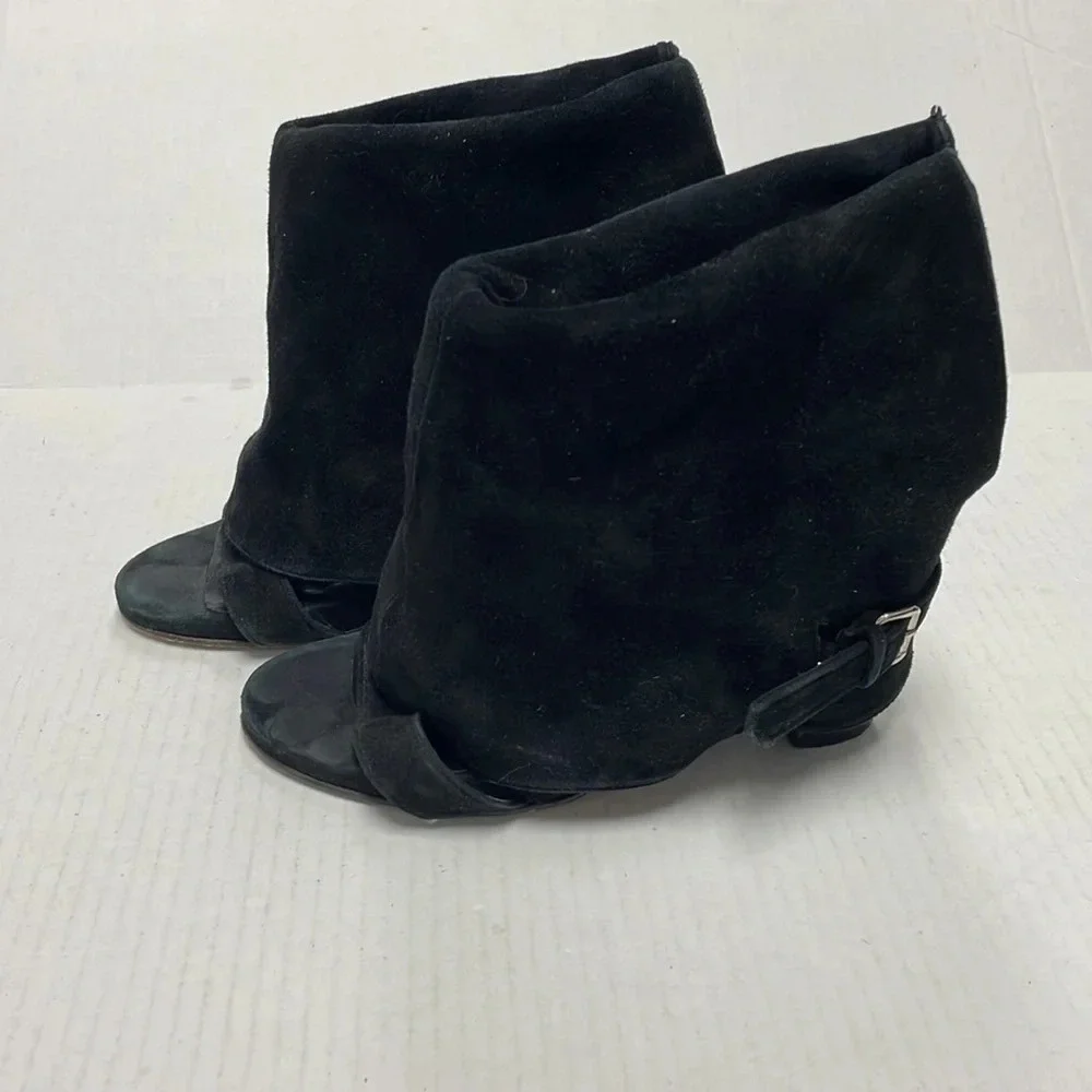 Opening Ceromony foldover cuff sandal